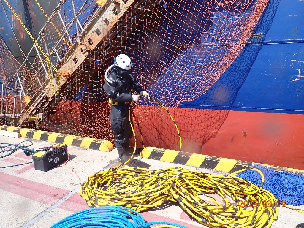 잠수사 수중 작업